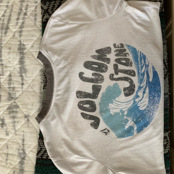 Volcom t-shirt! - Picture 2 of 3